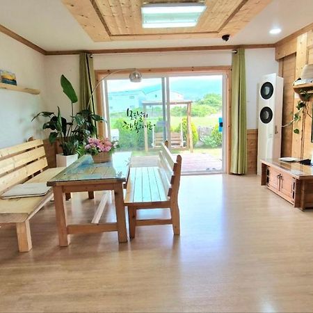 Tree House Guesthouse Jeju Exterior foto