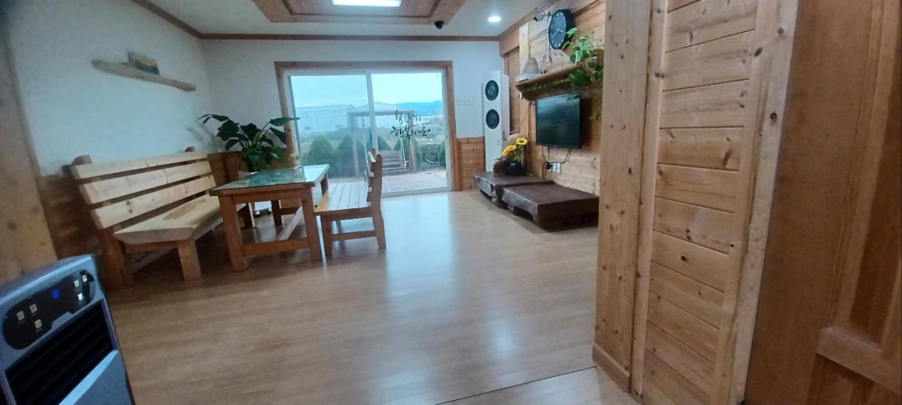 Tree House Guesthouse Jeju Exterior foto