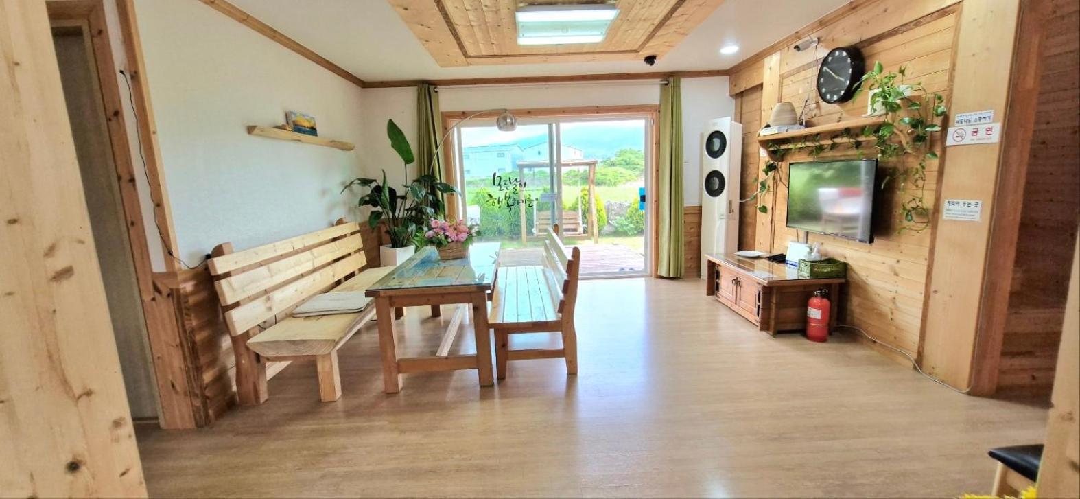 Tree House Guesthouse Jeju Exterior foto